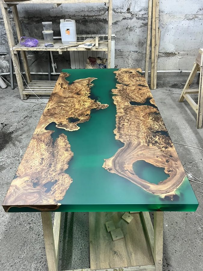 Слэб с бирюзовой эпоксидной смолой